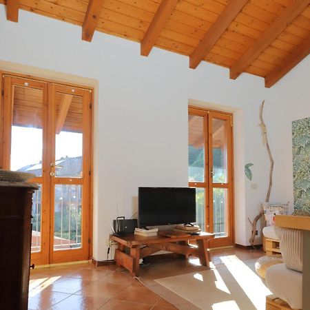 La Mansarda Del Ciliegio - Deliziosa Mansarda Con Giardino A 6 Km Da Arona Apartment Bagian luar foto