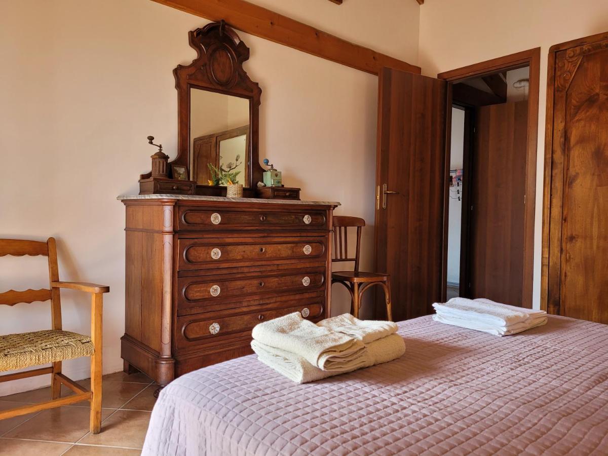 La Mansarda Del Ciliegio - Deliziosa Mansarda Con Giardino A 6 Km Da Arona Apartment Bagian luar foto